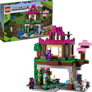LEGO 21183 Minecraft Das Trainingsgelände, Haus und Höhle, Kinderspielzeug für Jungen und Mädchen ab 8 Jahren mit Skelett, Ninja, Fledermaus, Geschenk zu Weihnachten